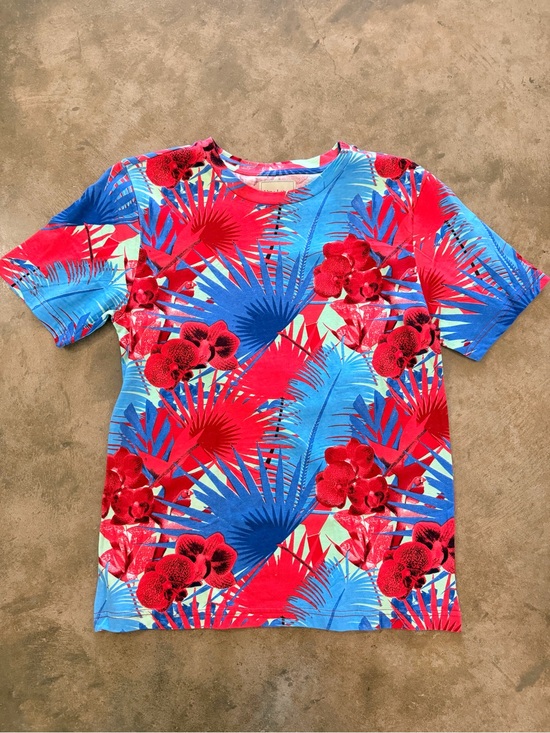 vera largo Tops - Vera Largo Tropical Floral Palm Print Tee Bright Blue Red Size S
